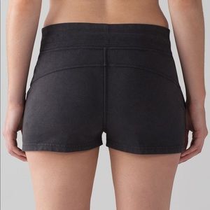 lululemon athletica Shorts - Lululemon shorts never worn size 6 lululemon athletica Shorts - Lululemon shorts never worn size 6